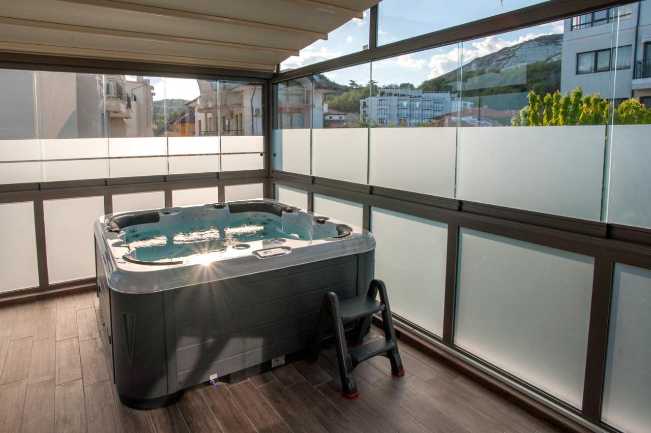 White House Family Hotel Spa Zone Baltschik Exterior foto