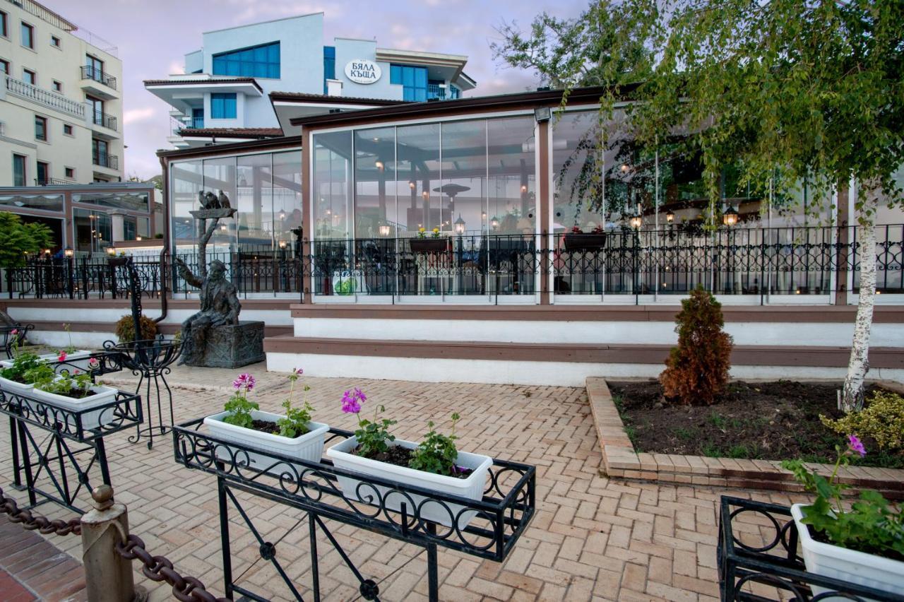 White House Family Hotel Spa Zone Baltschik Exterior foto
