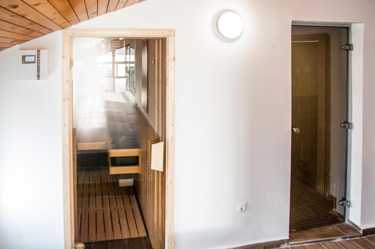 White House Family Hotel Spa Zone Baltschik Exterior foto